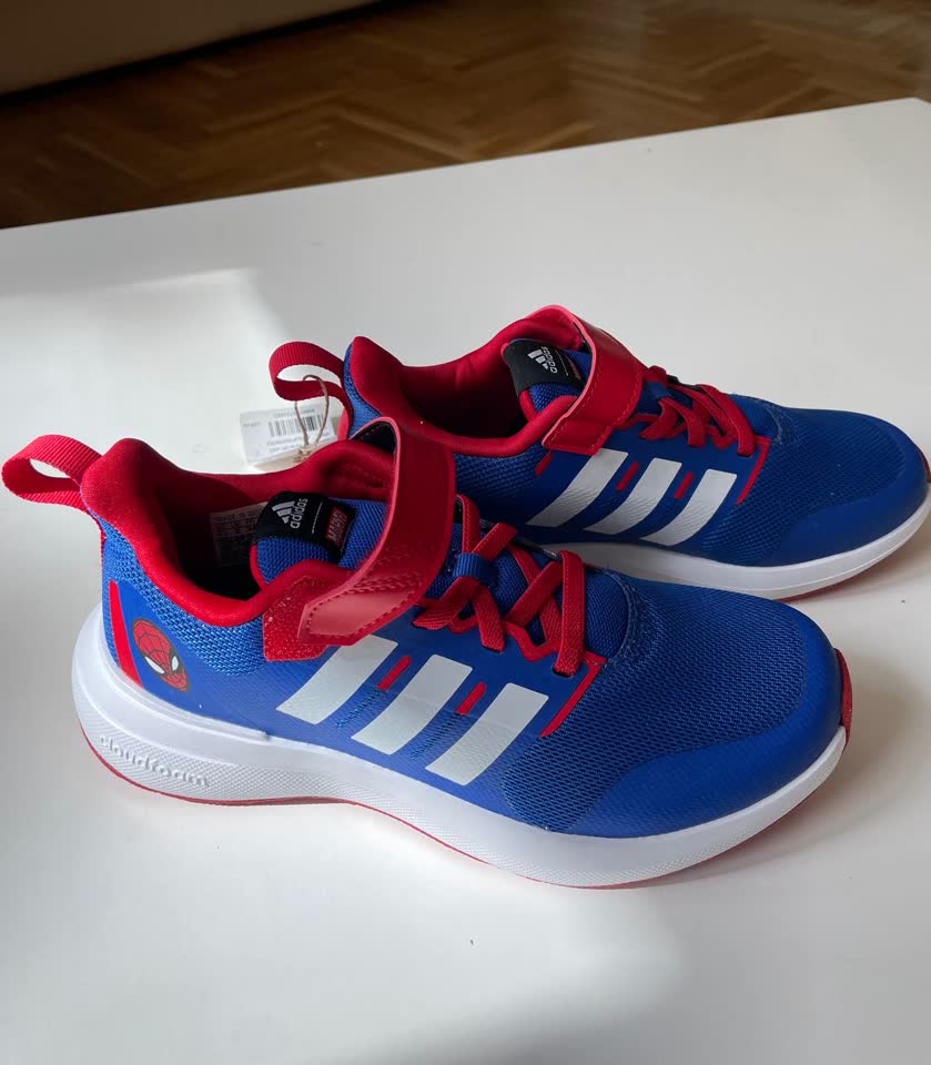 Новые кроссовки Adidas серии Marvel