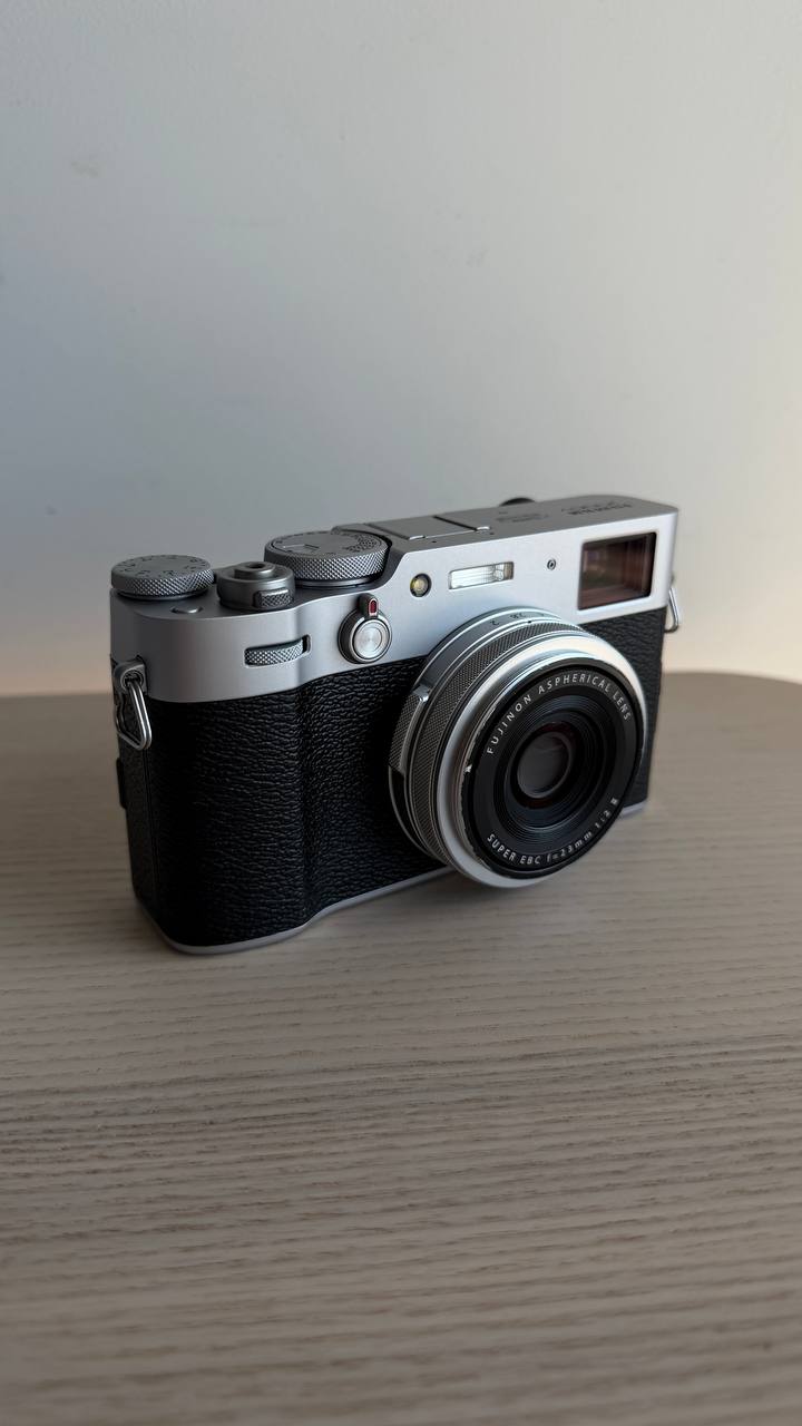 Fujifilm X100V (Silver)