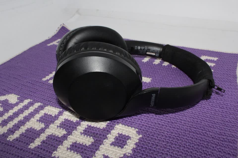 Продам блютуз наушники Philips TAPH802