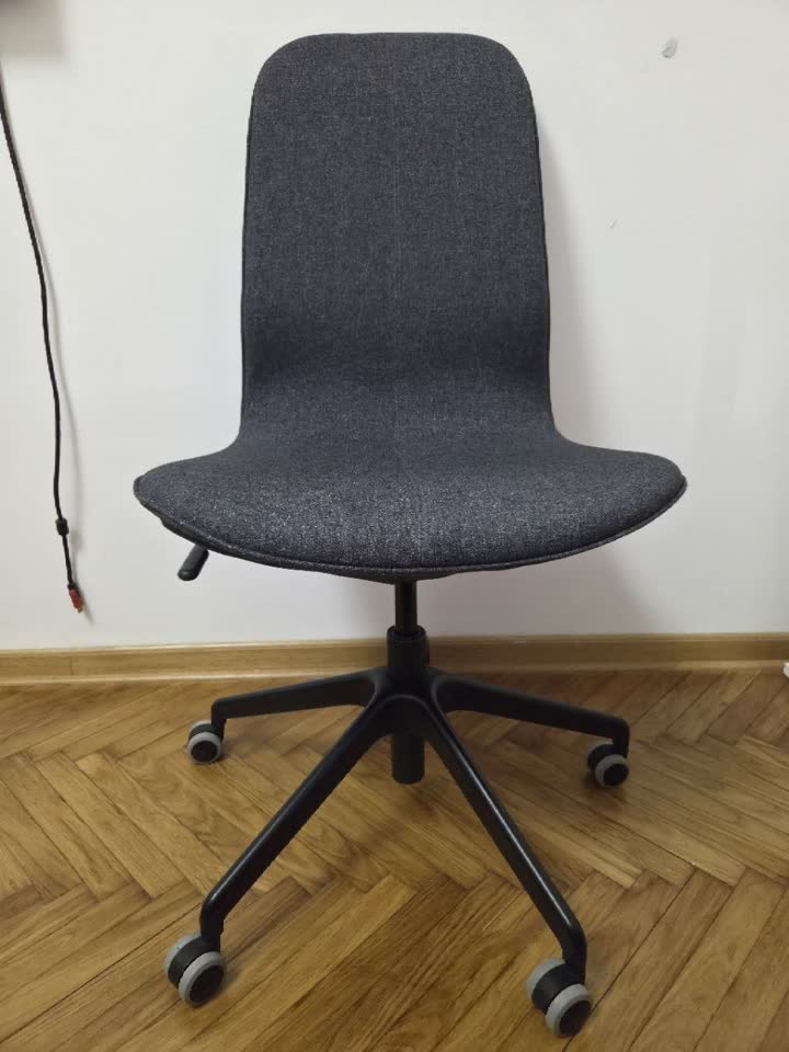 Продаётся стул из икеи офисный