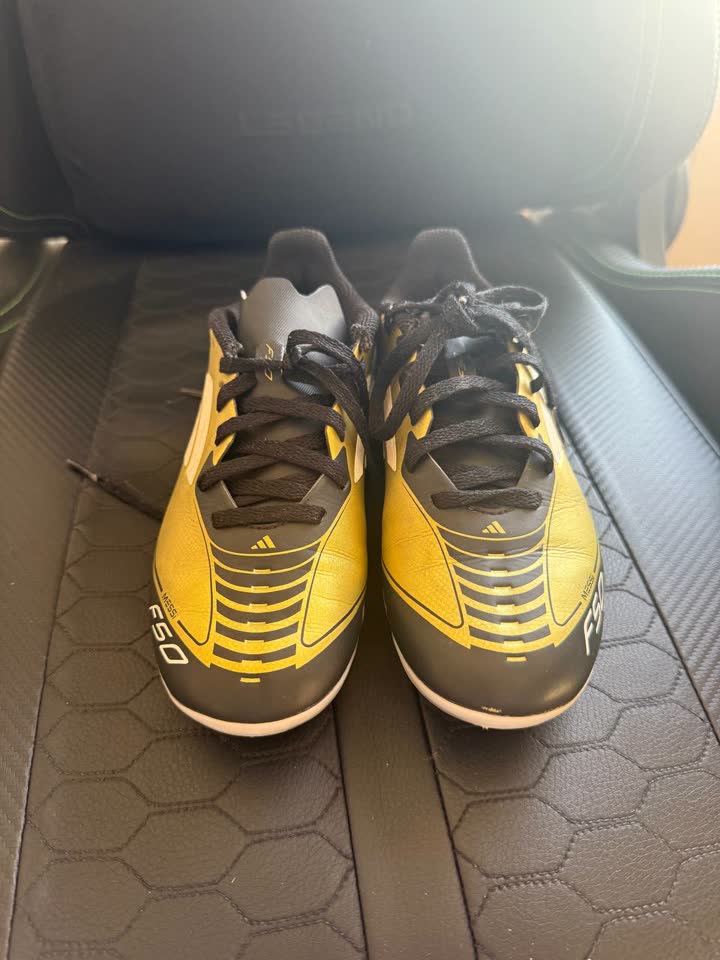 Детские футбольные бутсы Adidas F50 Messi, размер 33