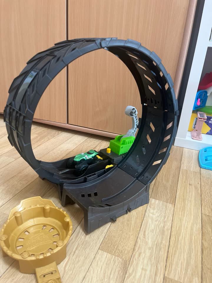 Hot Wheels трасса на две машинки