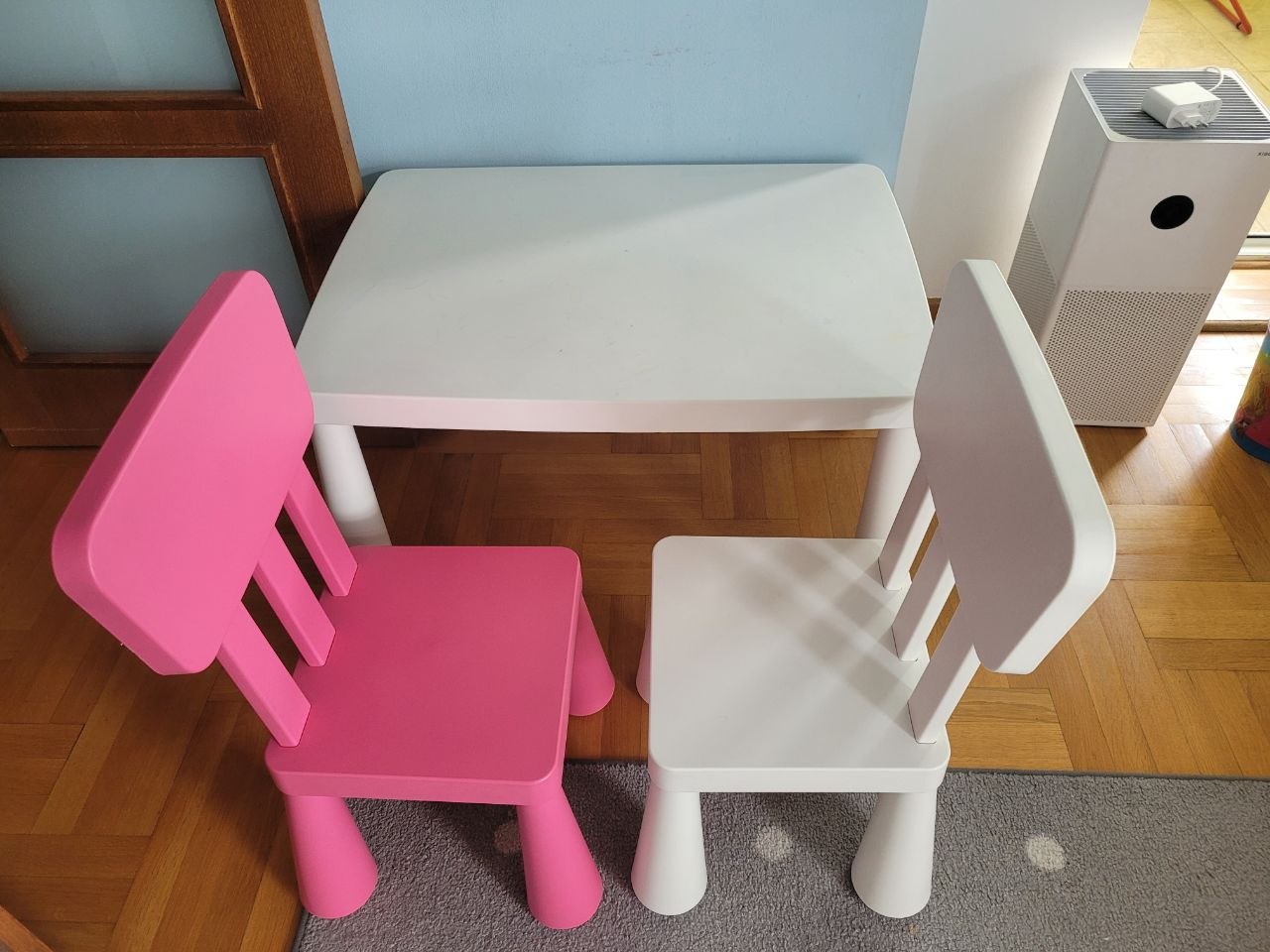 Детский стол и два стула IKEA