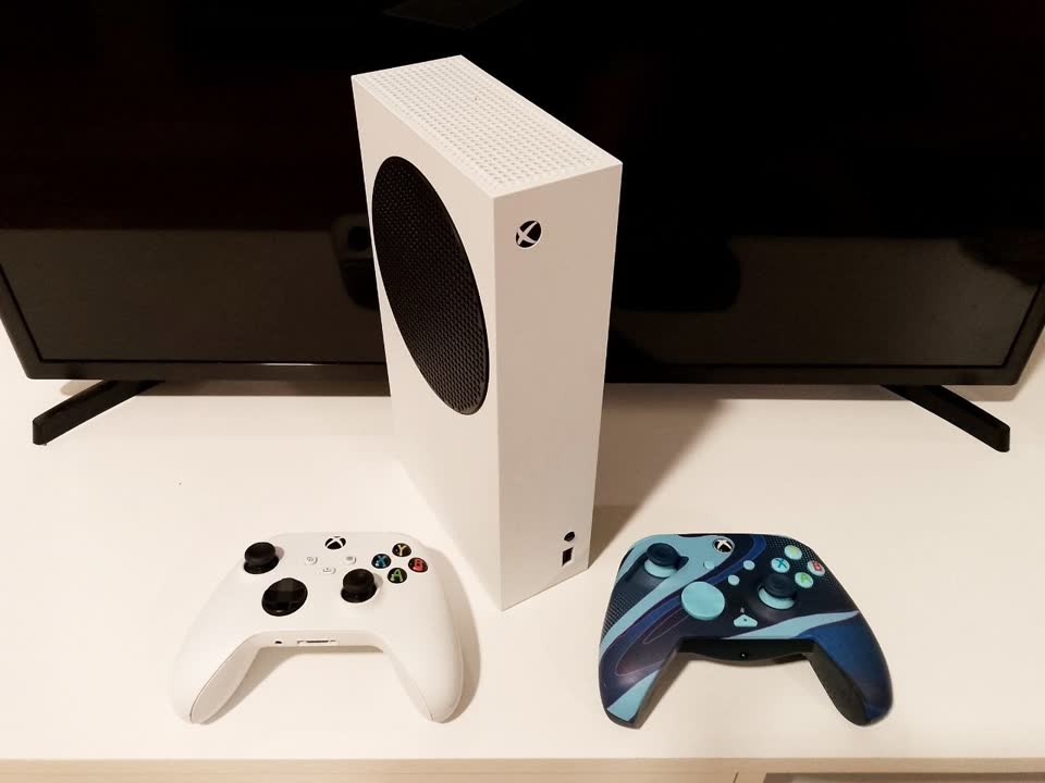 Xbox Series sa igrama - 150€