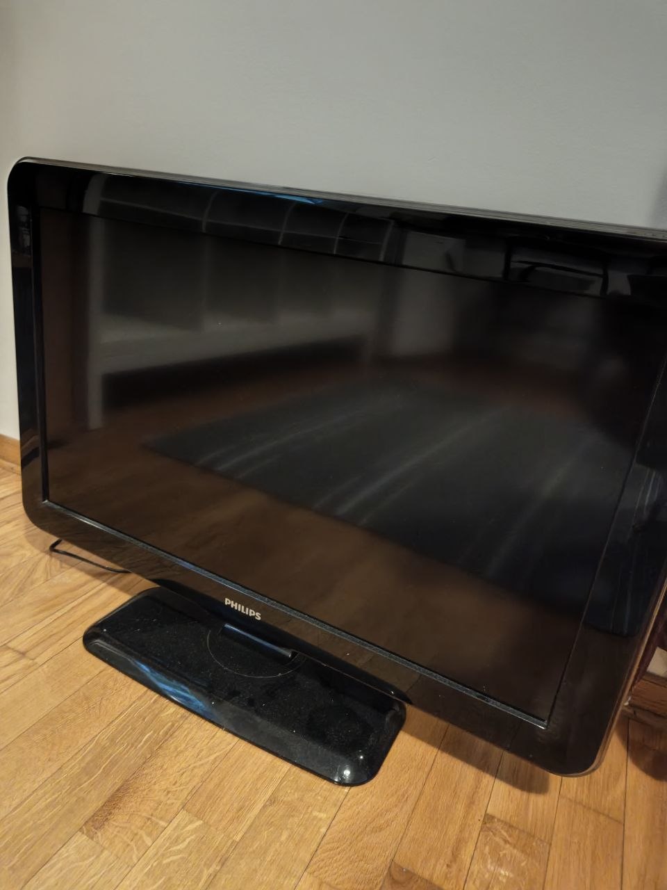 Ispravan televizor Philips dijagonale 75 cm