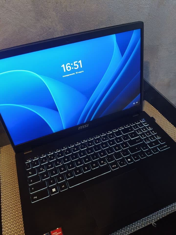 Ноутбук MSI Modern 15 B7M-284