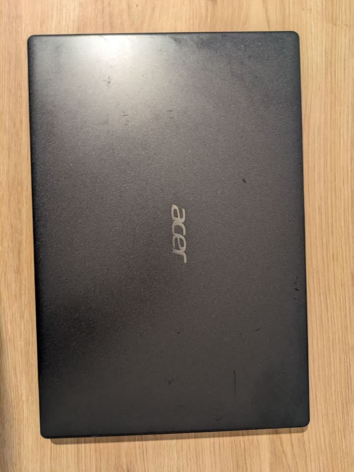 Prodajem laptop Acer Aspire A315-57G