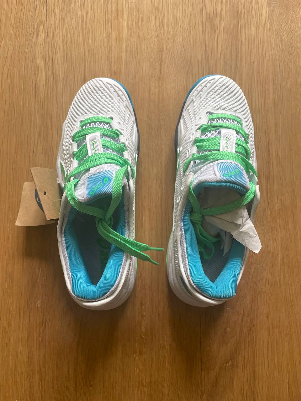 Продаю новые детские кроссовки ASICS
