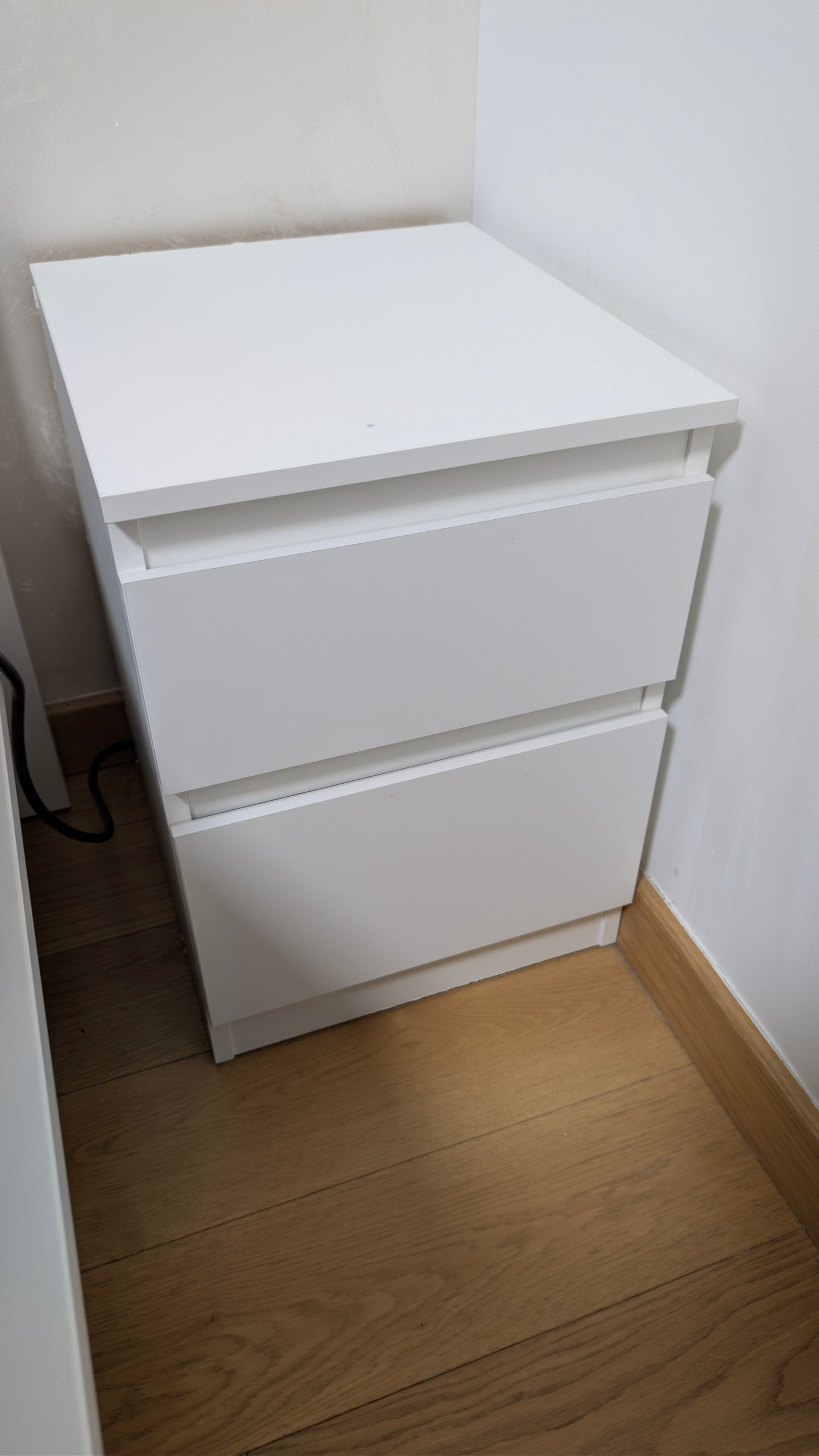 Noćni stočić IKEA MALM (beli)