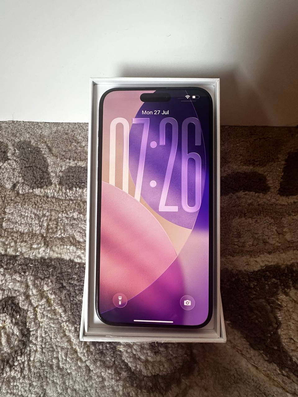 Prodajem iPhone 15 Pro Max 1TB