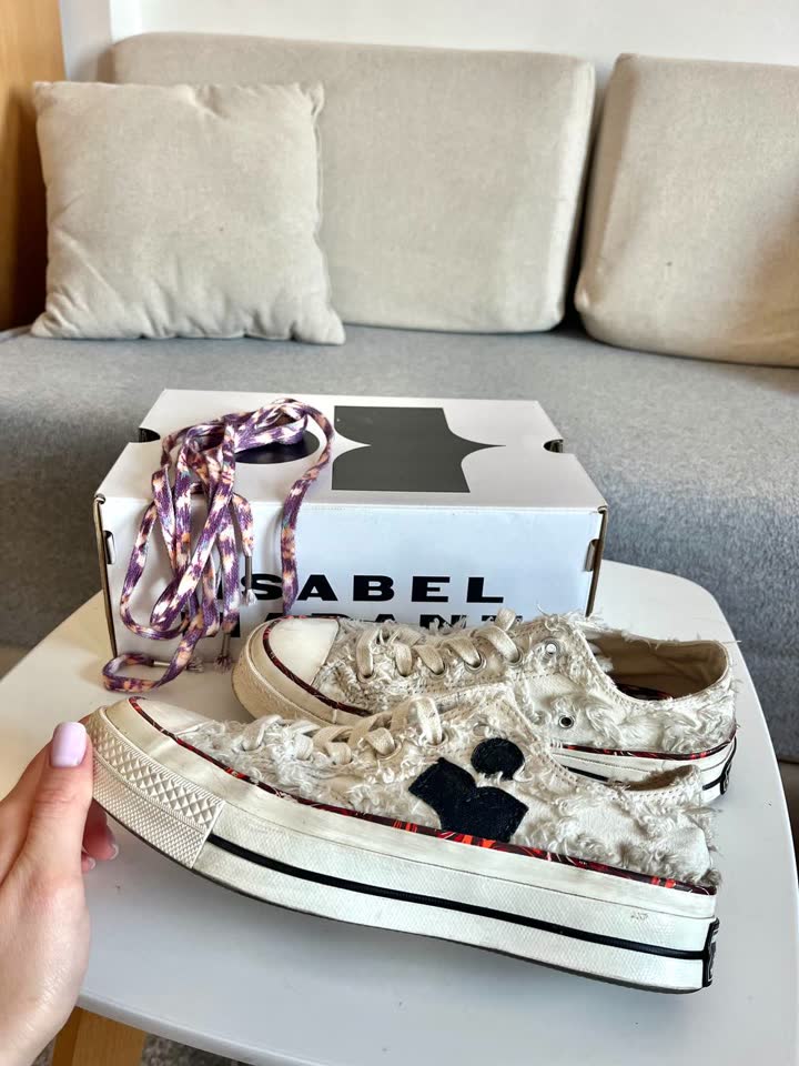 1. Isabel Marant x Converse - size 38 - good condition, worn a few times 🌸 2000 RSD 2. Bene