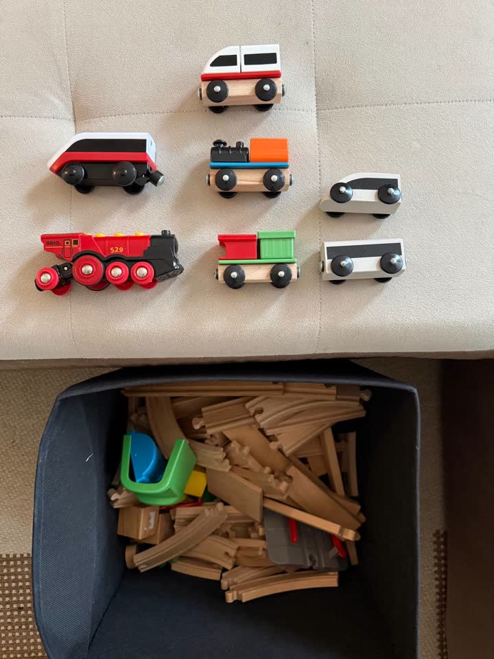 Деревянная железная дорога IKEA + паровозик BRIO — большой набор