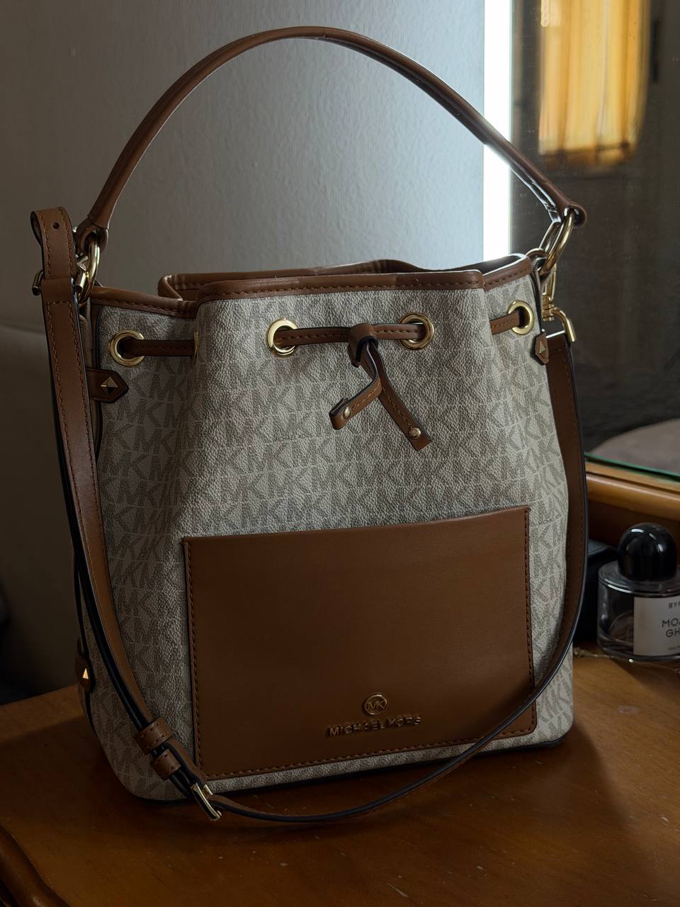 Продам сумку Michael Kors Maeve Medium Signature Logo Bucket Bag