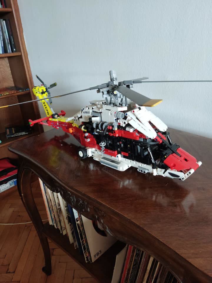 LEGO TECHNIC AIRBUS H175 RESCUE HELICOPTER