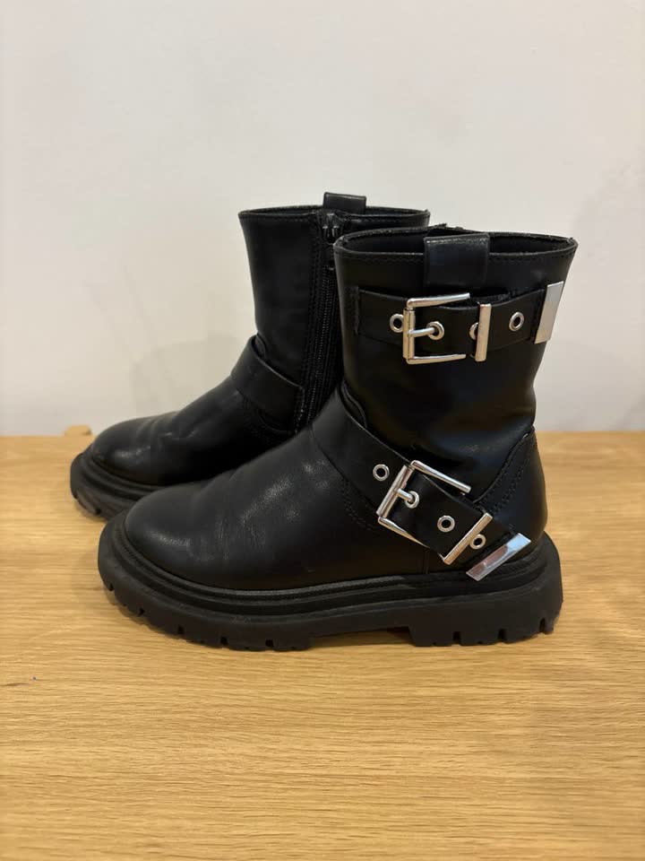 1) Сапожки Zara