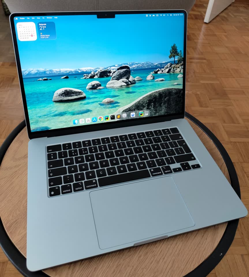 MacBook Air 15" M4 / 16GB / 512GB / QWERTY (ISO) клавиатура / цвет Sky blue