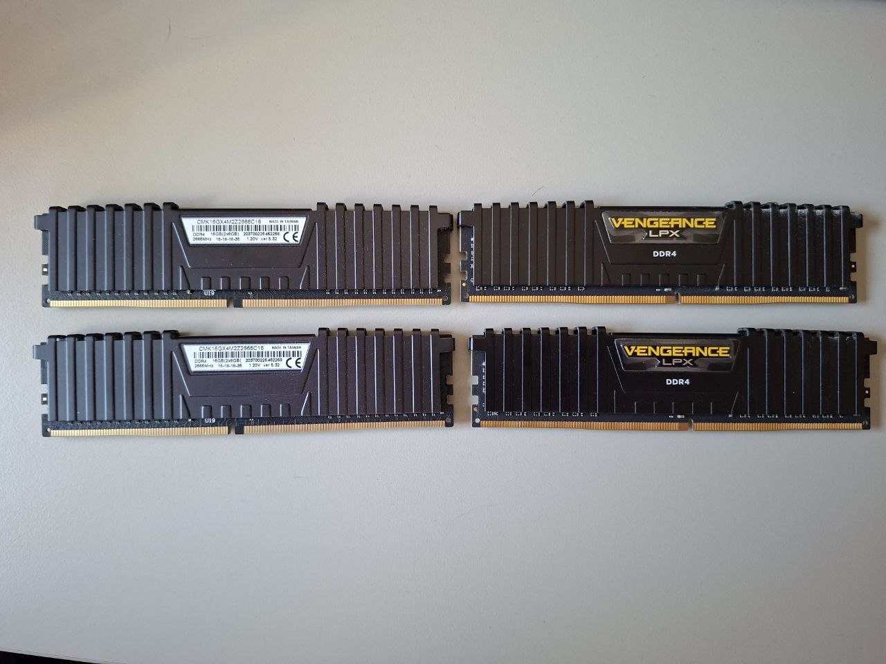 Комплект оперативной памяти DDR4 Corsair Vengeance LPX