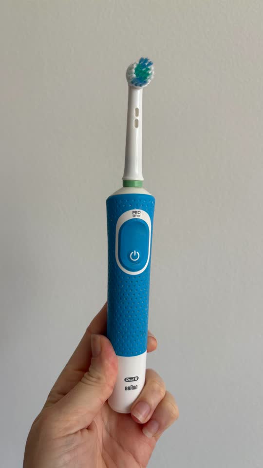Продам электрическую щетку Oral-B.