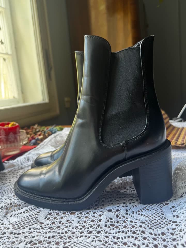 Отдам даром сапоги Zara 37 размер