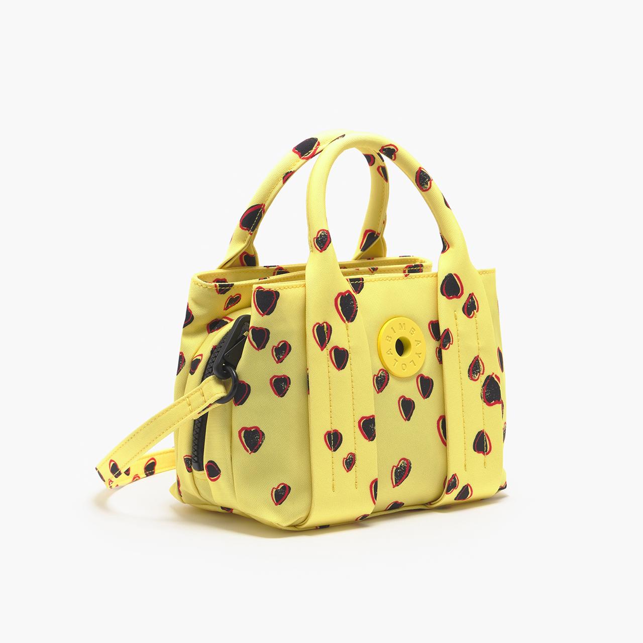 Bimba Y Lola небольшая, но очень вместительная сумочка, в идеальном состоянии.