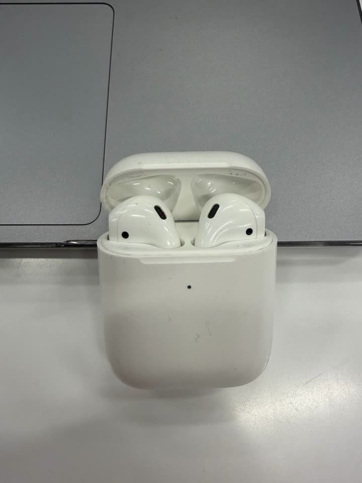 Продам Airpods 1