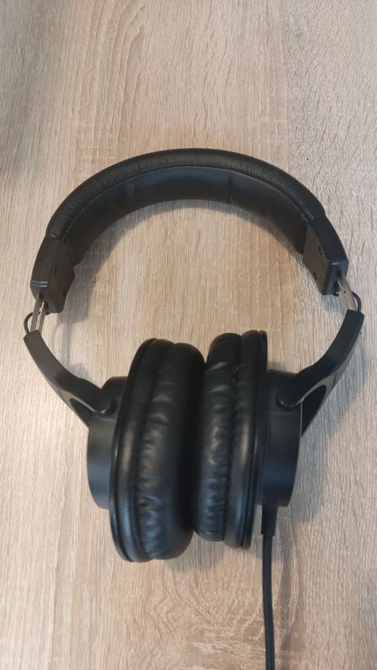 Продаю наушники audio-technica ATH-M20x
