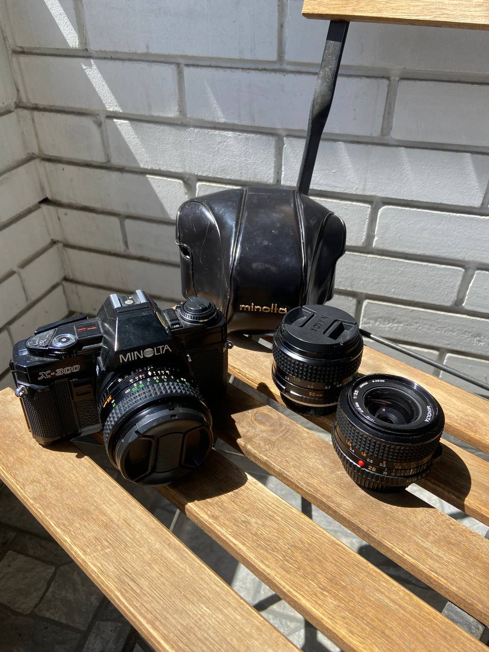 Продаю камеру Minolta X300 с 3 объективами и кожаным чехлом