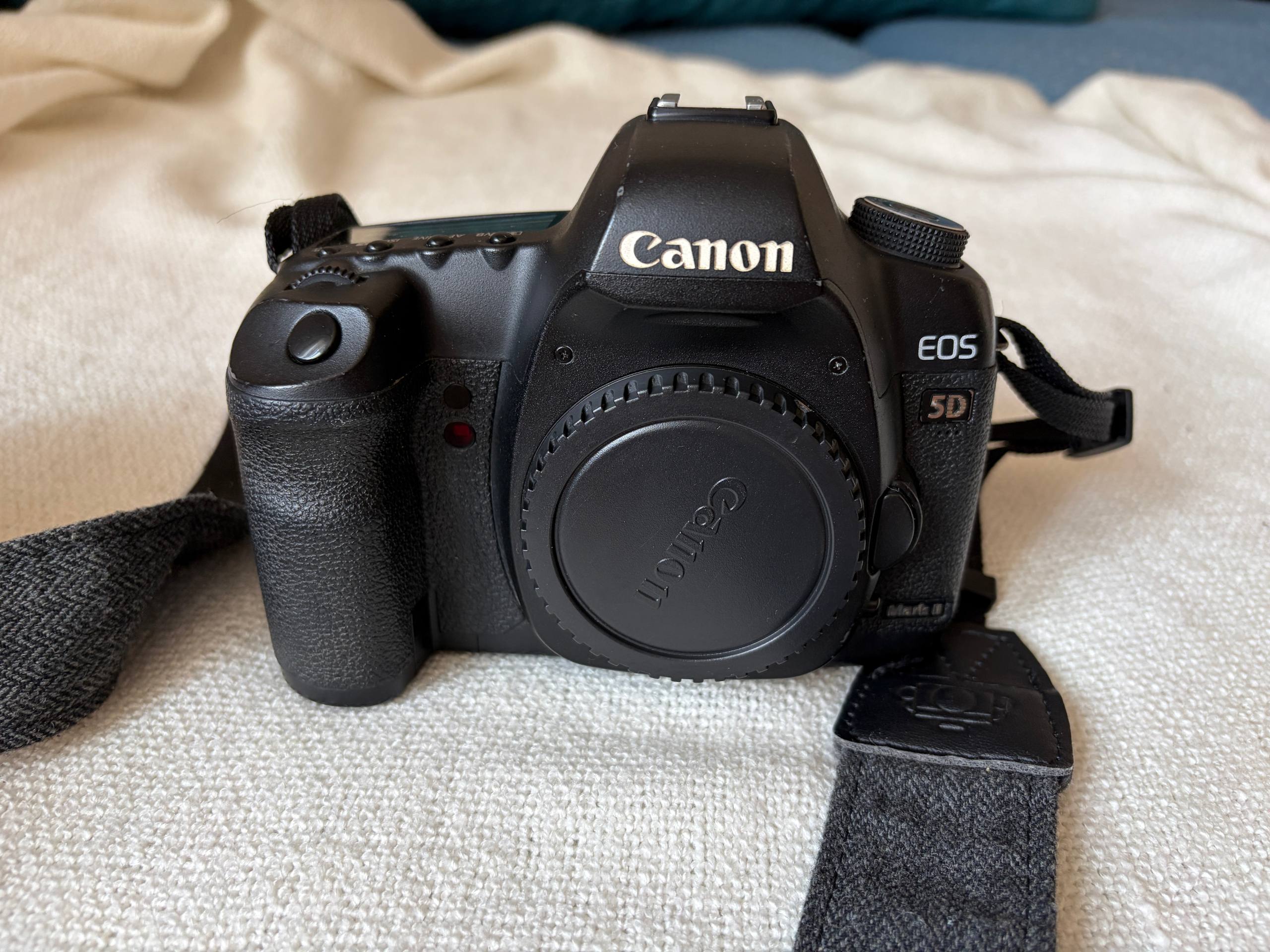 Canon EOS 5D Mark II - 200 €