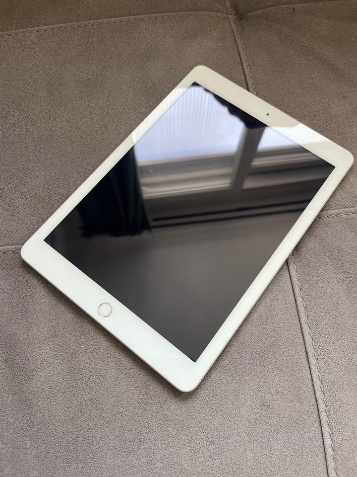 iPad 5 поколения A1822 (WiFi) 128 гб