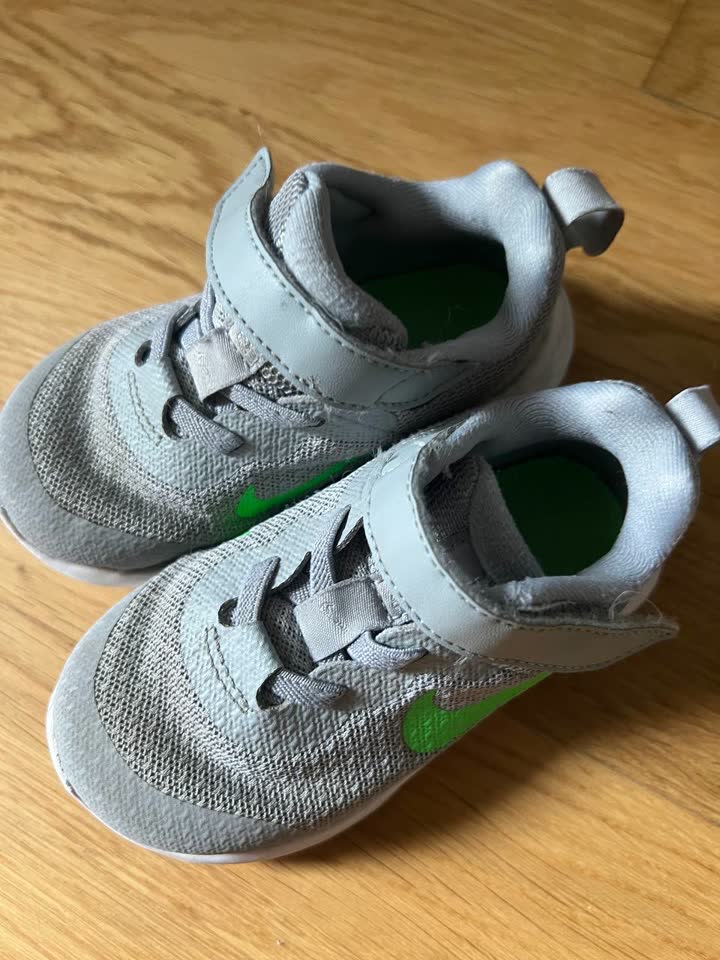Кроссовки Nike 22 размер и ботинки Primigi 23 размер