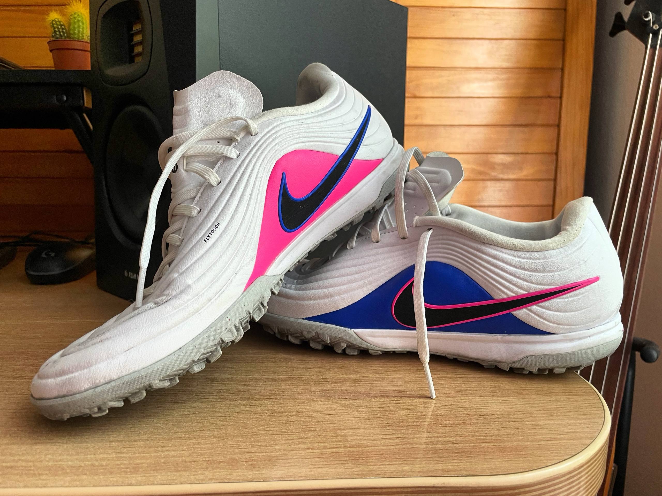 Продажа сороконожек Nike Tiempo Maestro Academy TF и бутс Puma