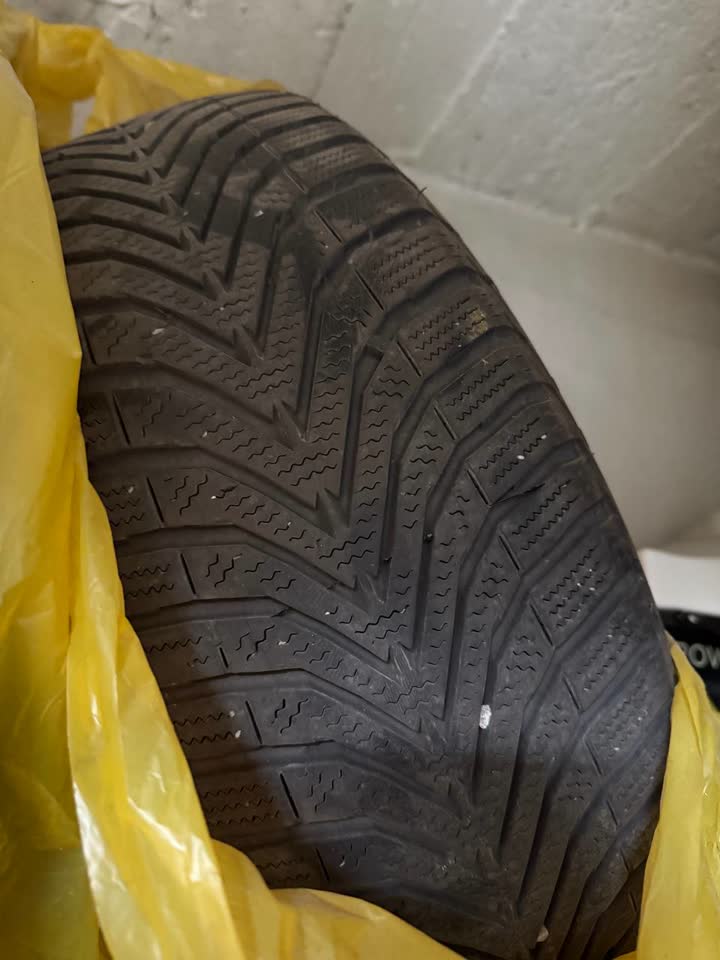 Комплект зимних шин 205/55 R16