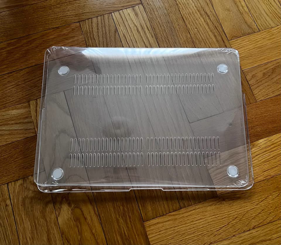 Защитный кейс на MacBook