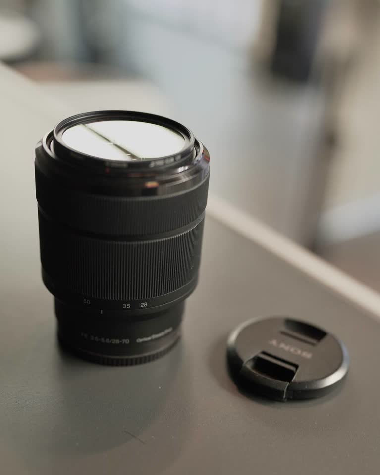 Sony 28-70 3.5-5.6 - объектив комплектный с камеры а7. Стекла чистые, работает классно. Опти