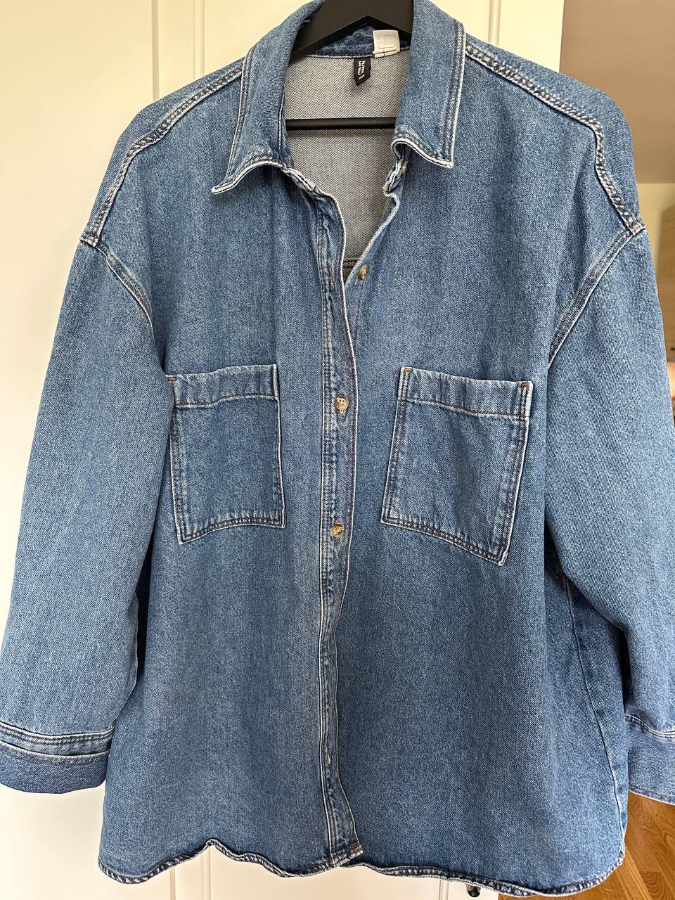 Женская рубашка из плотной джинсы H&M
