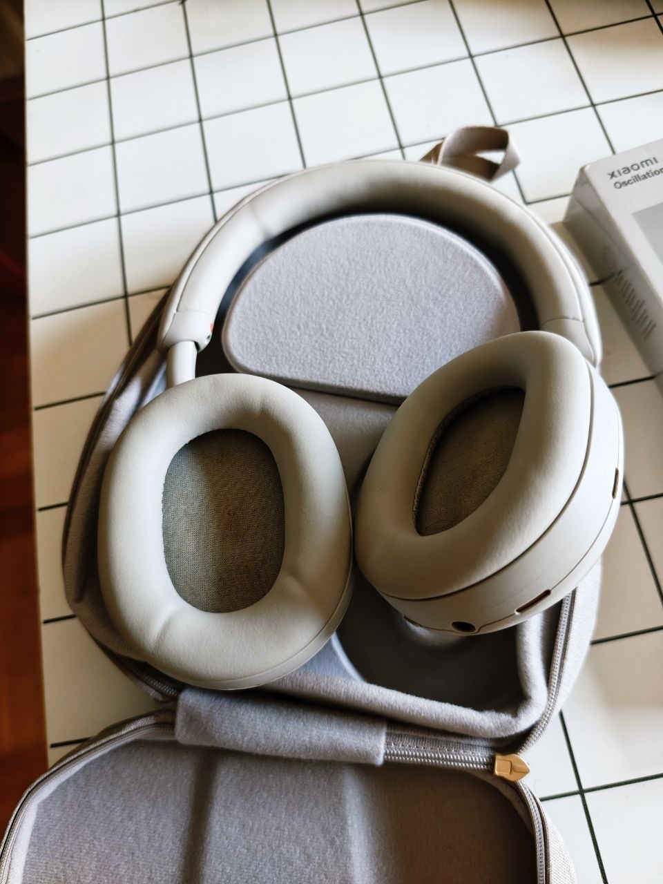 Беспроводные наушники Sony Wh-1000XM5. Белые. Отличное состояние, полный комплект. 20 тысяч