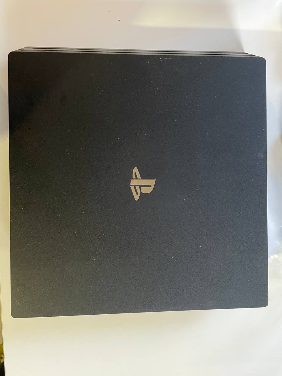 Продам PlayStation 4 1tb с комплектом ps vr