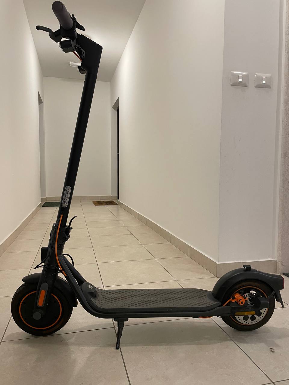 Продаю самокат/электросамокат Segway Ninebot Kickscooter F40I