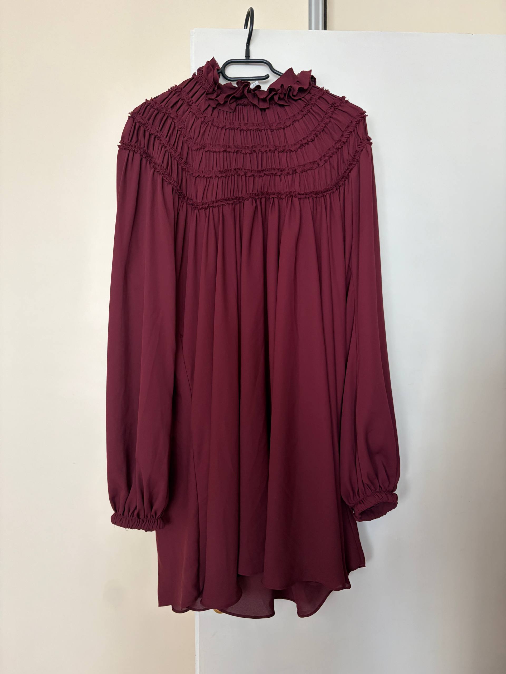 Винное платье H&M, кроп кофта Oysho, поло COS