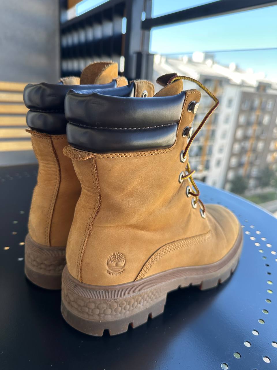 Продам женские ботинки Timberland