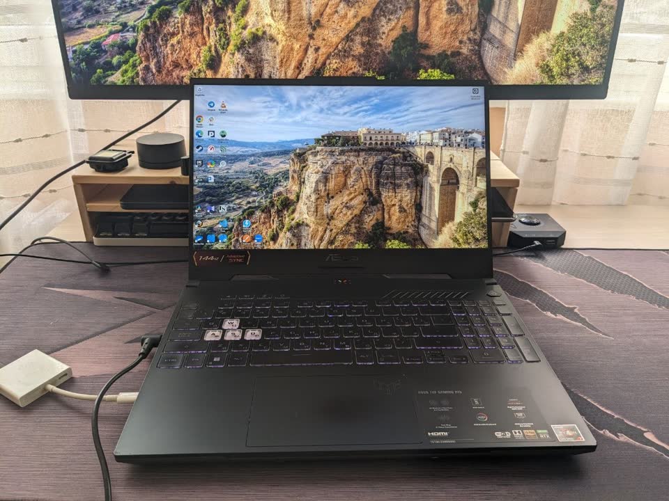 prodajem gejmerski laptop Asus TUF Gaming A15