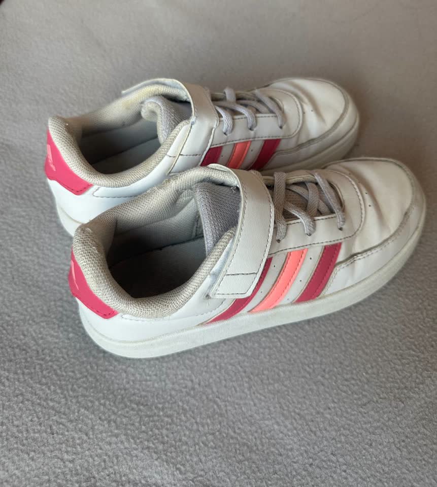 Продам детские кроссовки Adidas