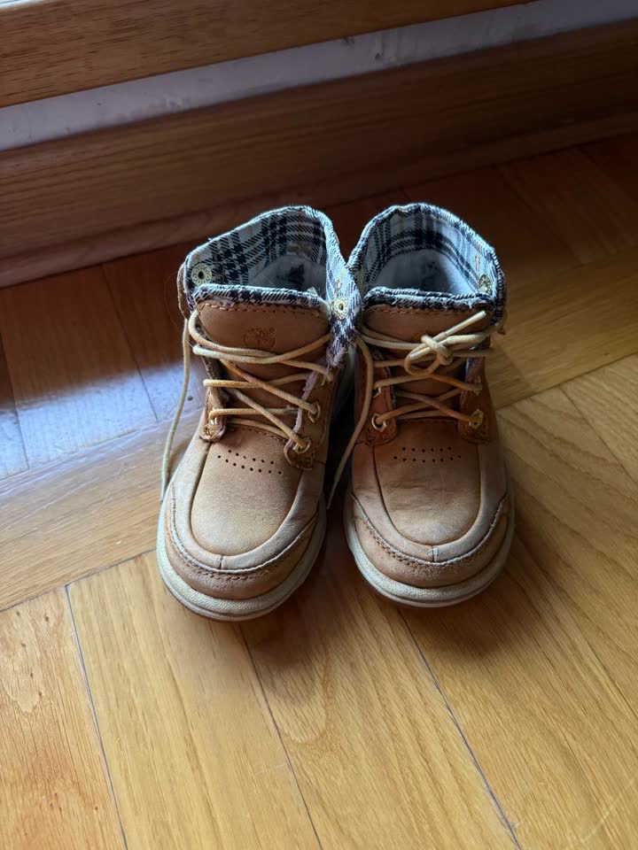 Ботиночки демисезонные Timberland и кроссовки Nike
