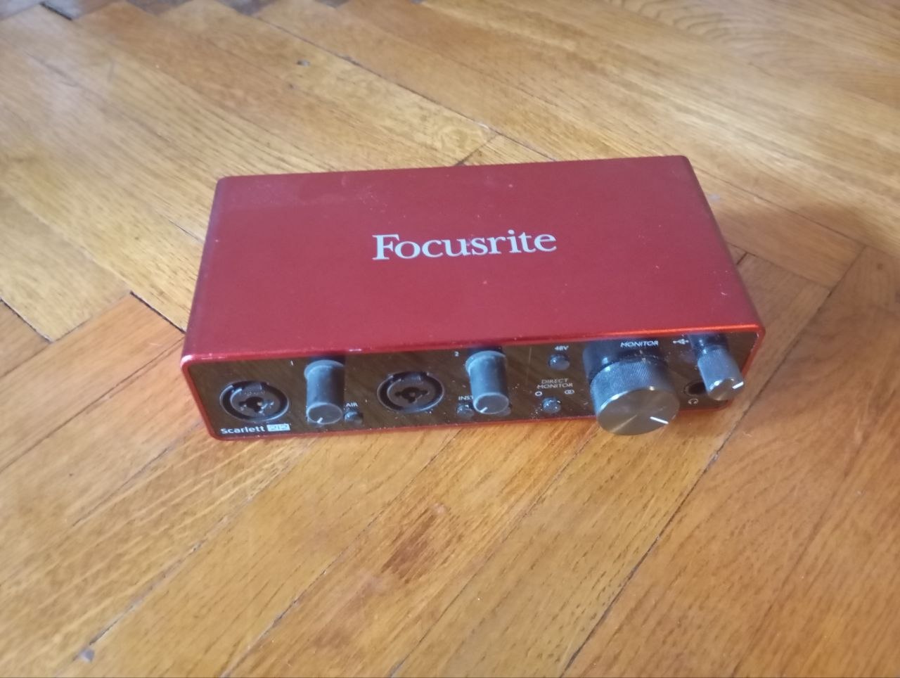 Продам звуковую карту Focusrite Scarlett 2i2 3rd Gen
