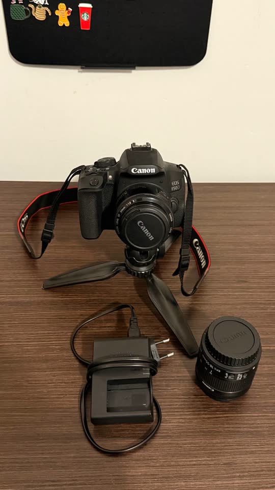 Продаю комплект фотоаппарата Canon EOS 850D