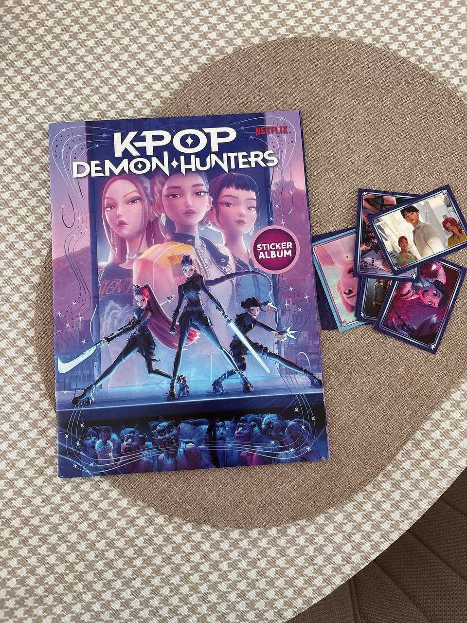 Menjamo stikere K-pop Demon Hunters