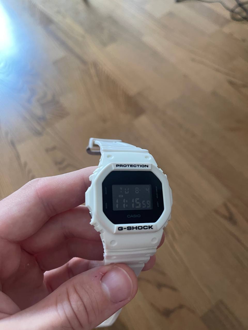 Продам оригинальные часы Casio G-SHOCK DW-5600BB