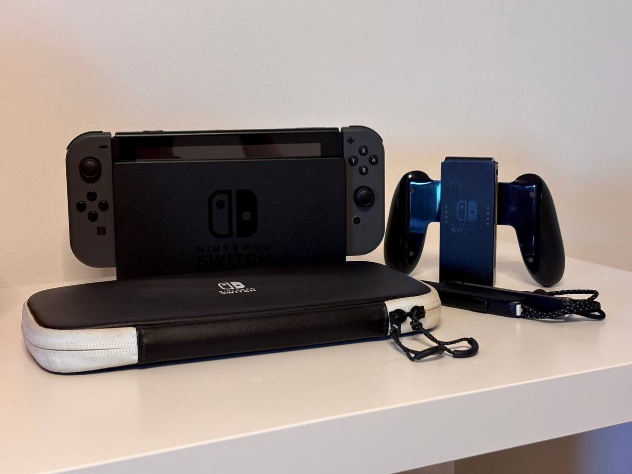 Prodajem Nintendo Switch (rev. 2, poboljšana baterija) + nalog sa 12+ igara