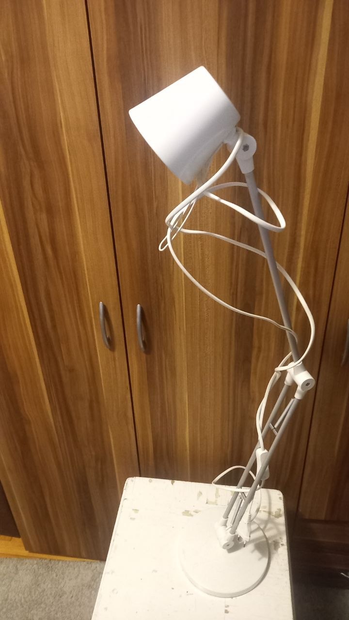 Продам настольную лампу