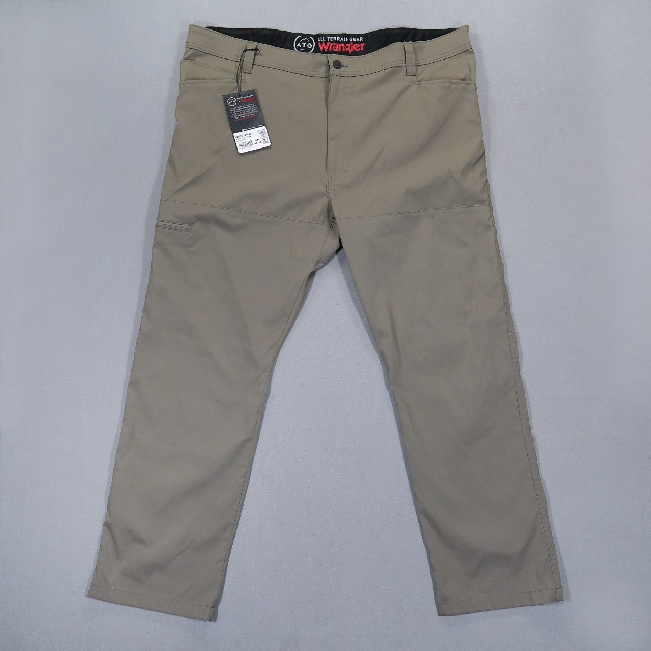 Muška odeća: pantalone, polo majice, majice, šorcevi